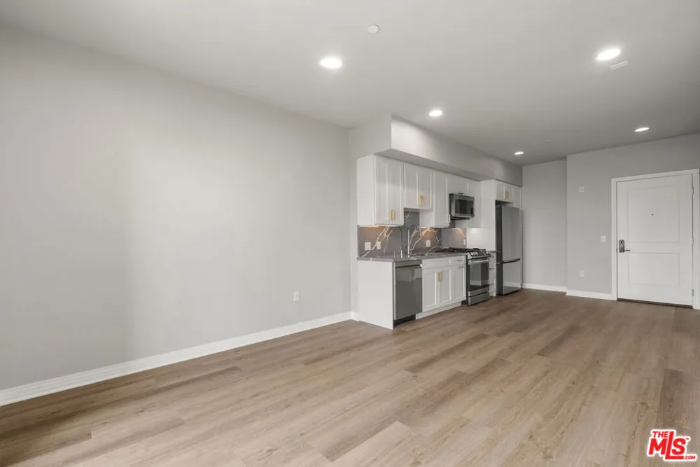 7428 Santa Monica Boulevard #204 West Hollywood, CA 90046