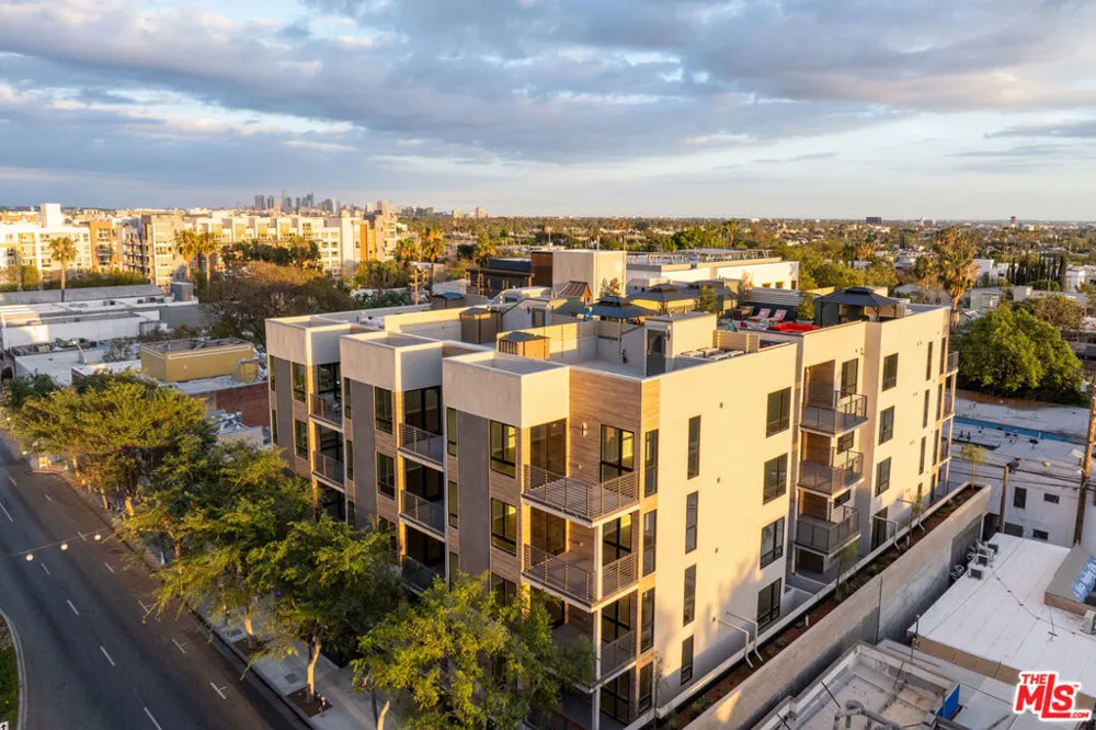 7428 Santa Monica Boulevard #204 West Hollywood, CA 90046