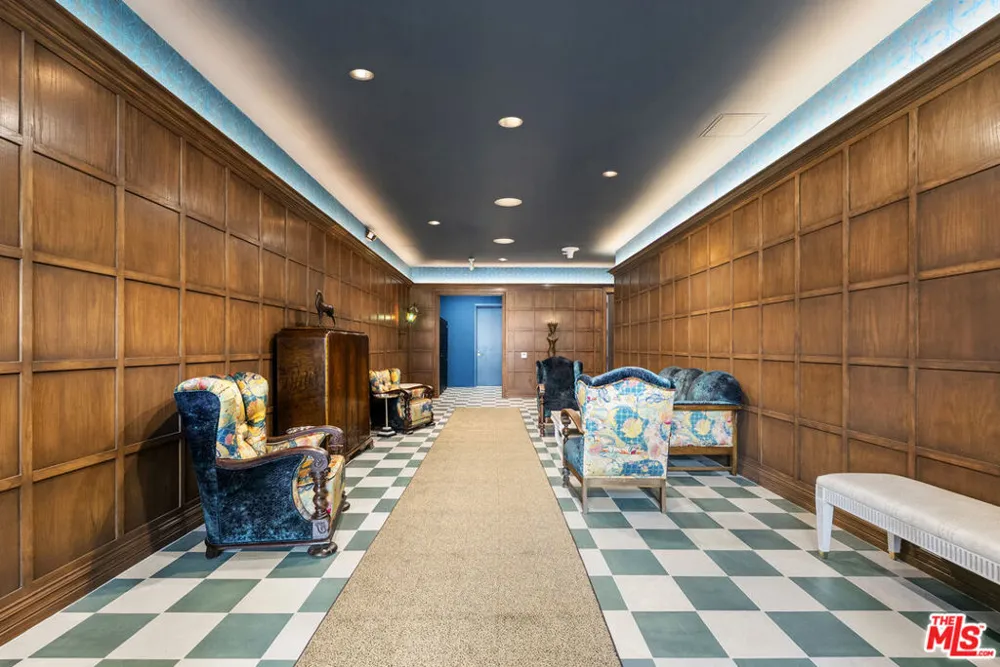 7428 Santa Monica Boulevard #204 West Hollywood, CA 90046