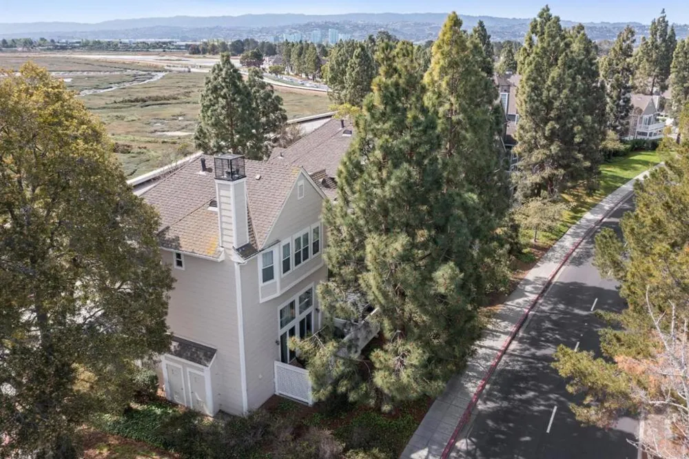 1121 Outrigger Lane Foster City, CA 94404