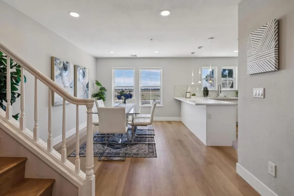 1121 Outrigger Lane Foster City, CA 94404
