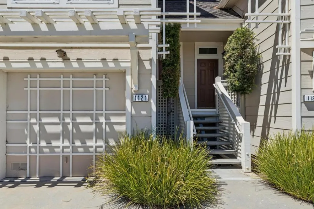 1121 Outrigger Lane Foster City, CA 94404