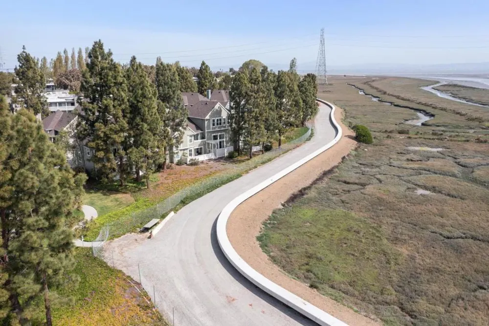 1121 Outrigger Lane Foster City, CA 94404