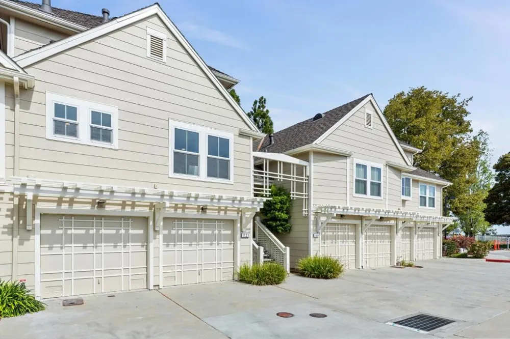 1121 Outrigger Lane Foster City, CA 94404