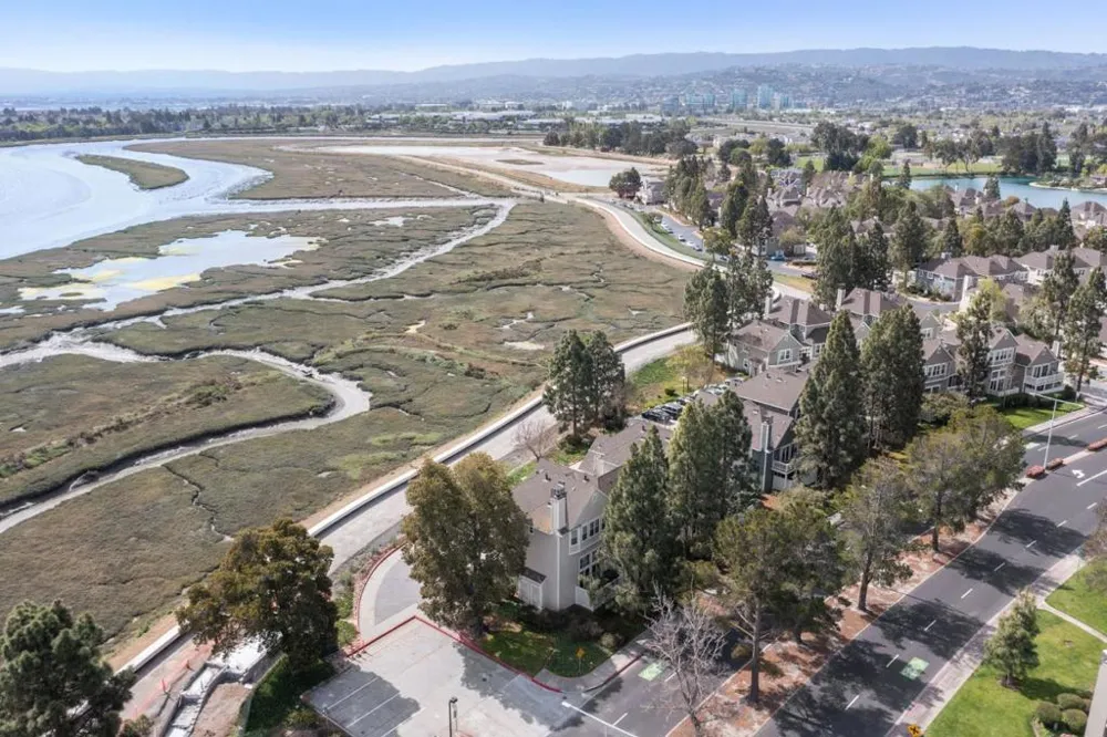 1121 Outrigger Lane Foster City, CA 94404