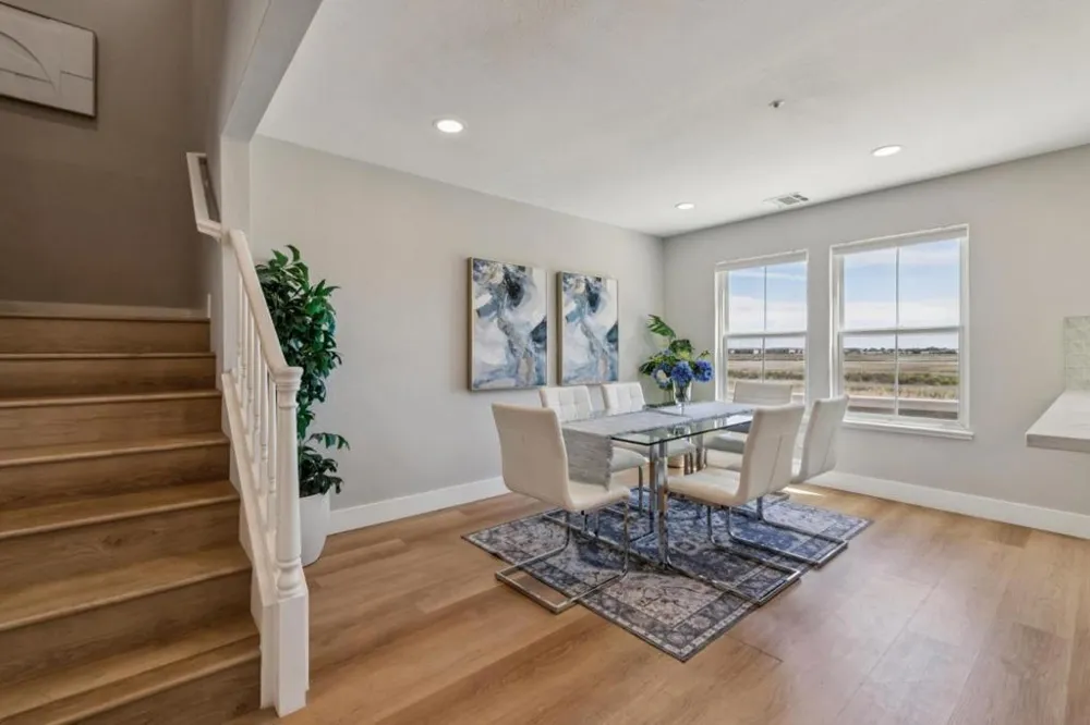 1121 Outrigger Lane Foster City, CA 94404