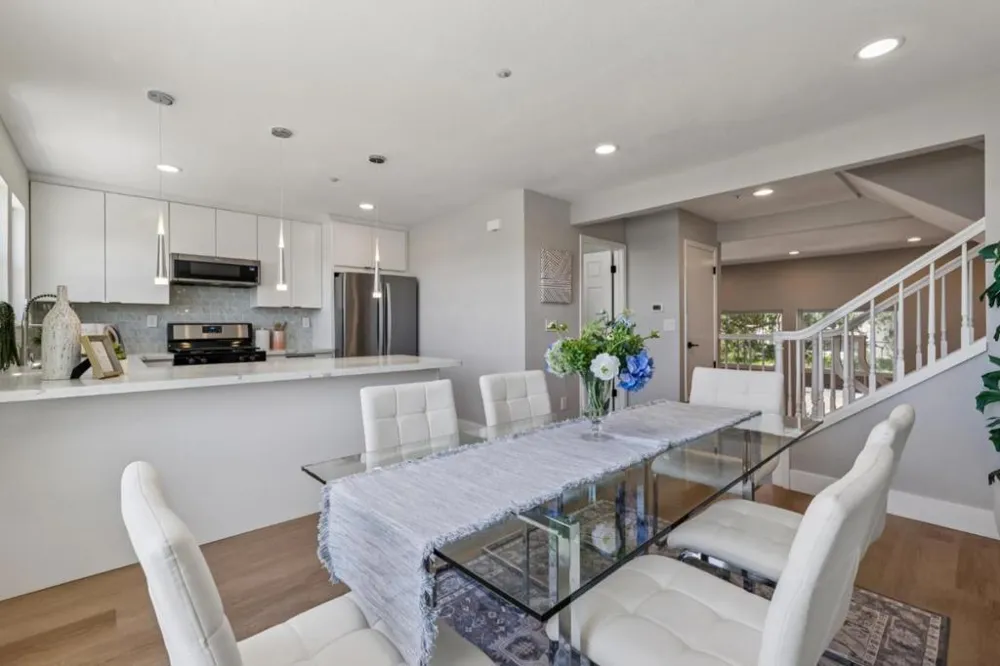 1121 Outrigger Lane Foster City, CA 94404