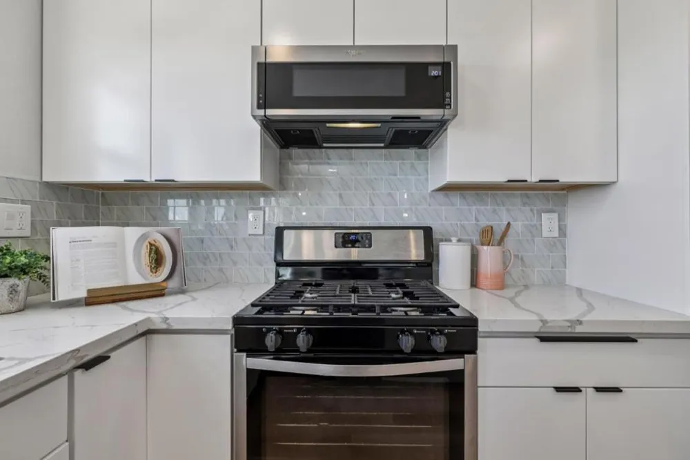 1121 Outrigger Lane Foster City, CA 94404