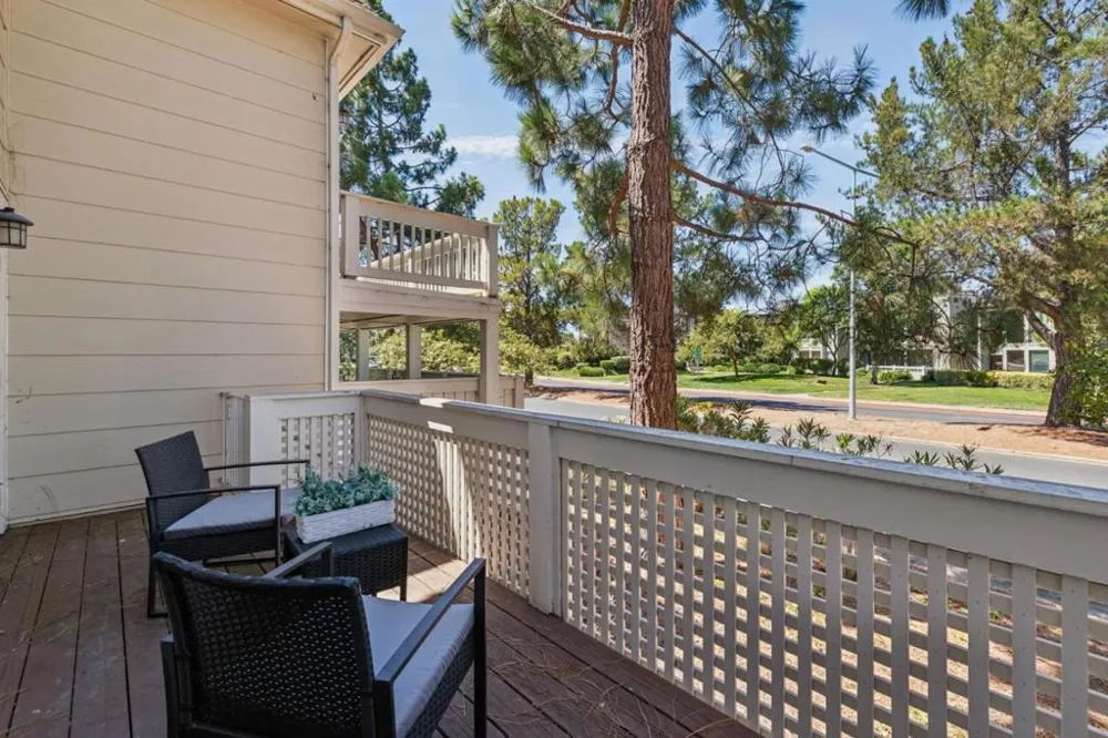 1121 Outrigger Lane Foster City, CA 94404