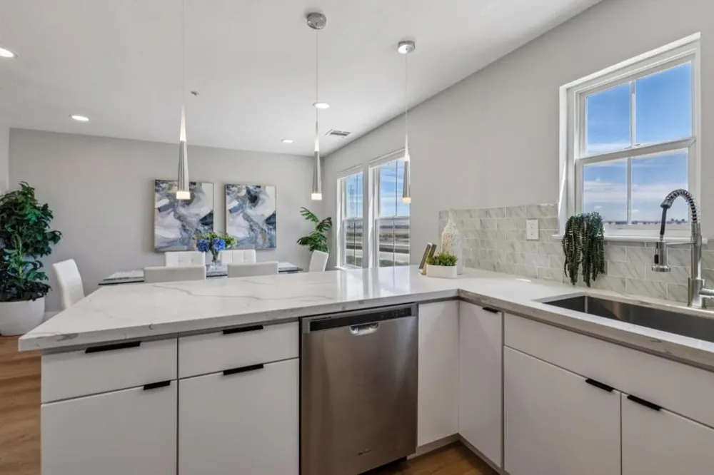 1121 Outrigger Lane Foster City, CA 94404