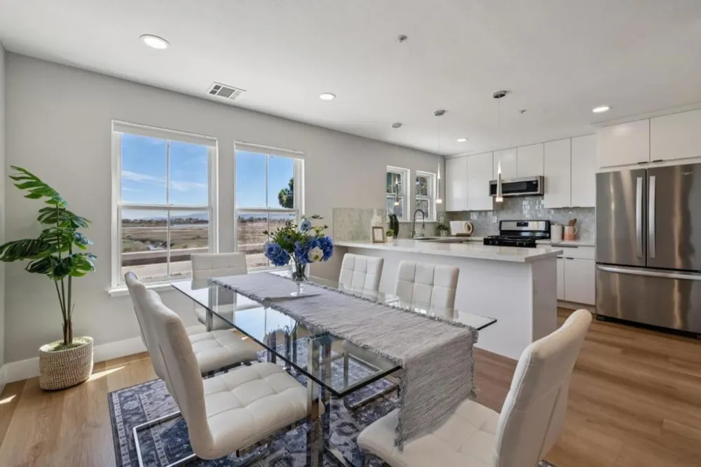 1121 Outrigger Lane Foster City, CA 94404