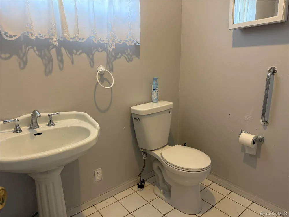 24 Washington Avenue Amityville, NY 11701