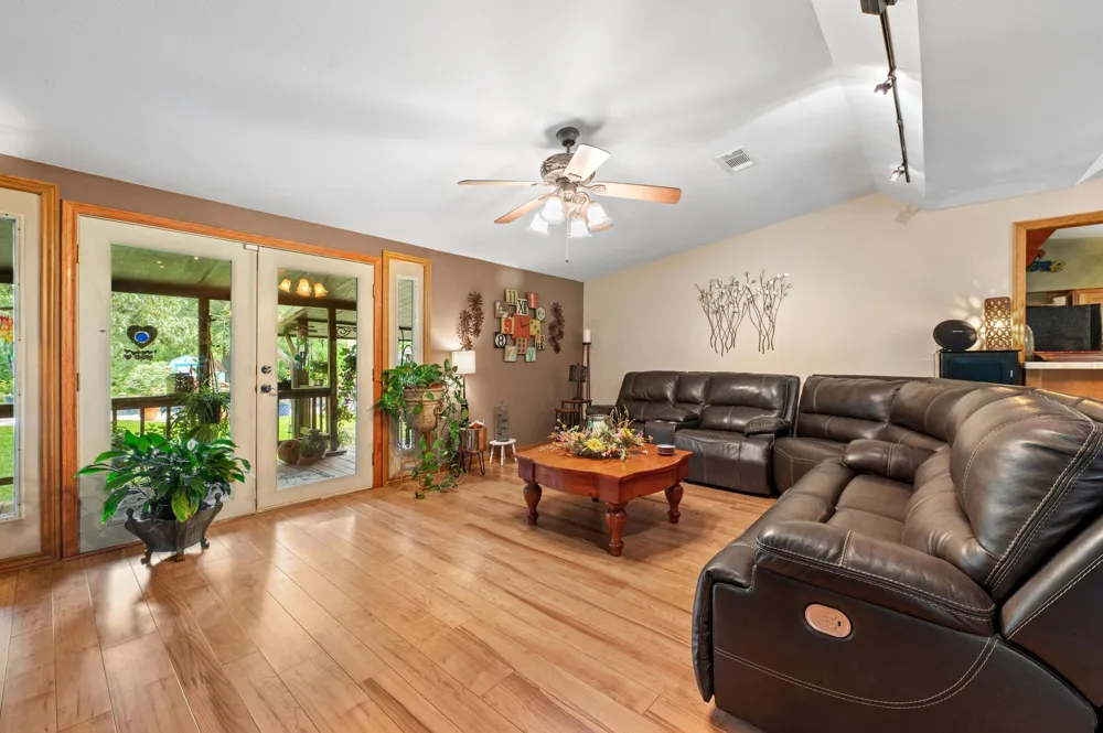 203 Chipmunk Trail Shepherd, TX 77371