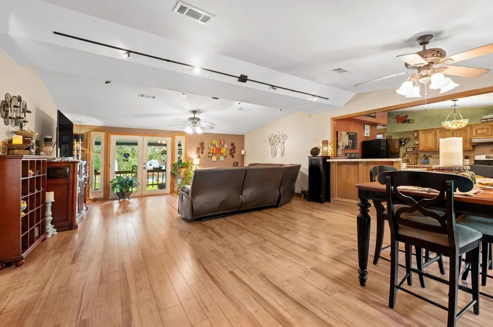 203 Chipmunk Trail Shepherd, TX 77371