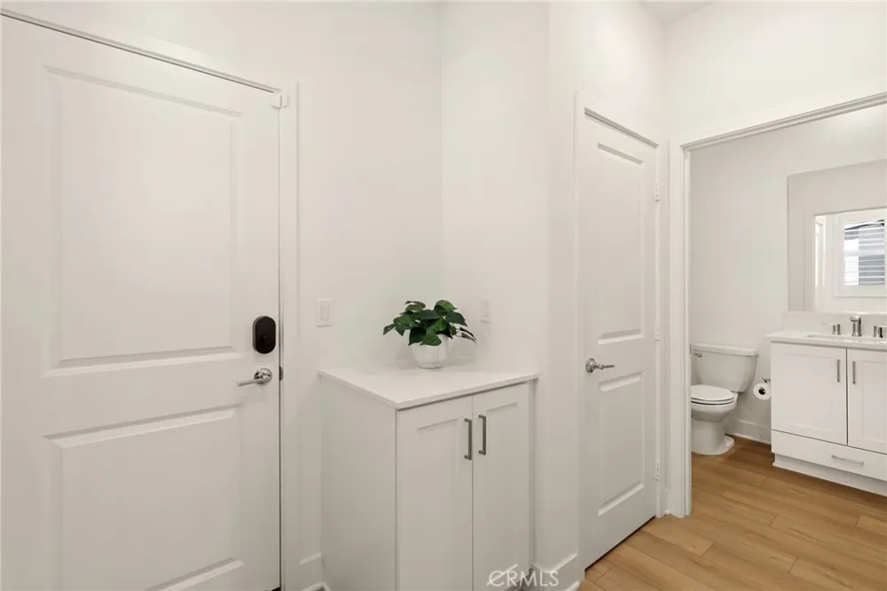 171 Junco Irvine, CA 92618