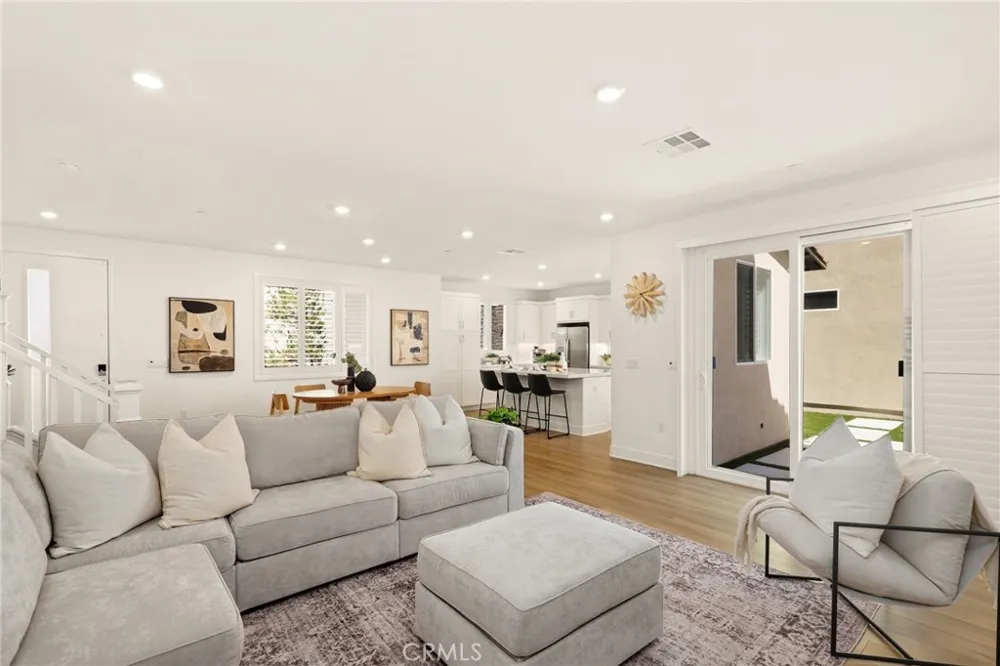 171 Junco Irvine, CA 92618