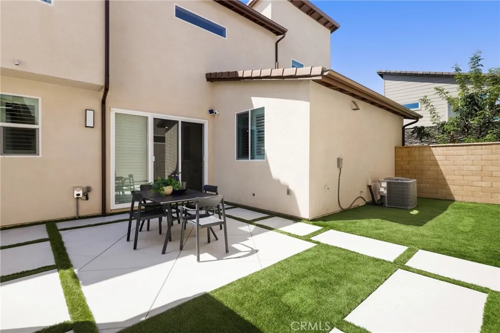 171 Junco Irvine, CA 92618