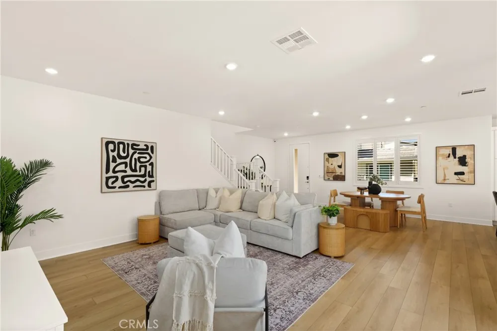 171 Junco Irvine, CA 92618
