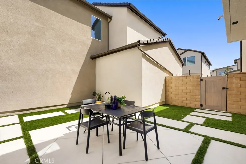 171 Junco Irvine, CA 92618