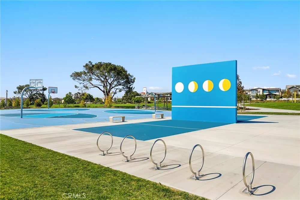 171 Junco Irvine, CA 92618