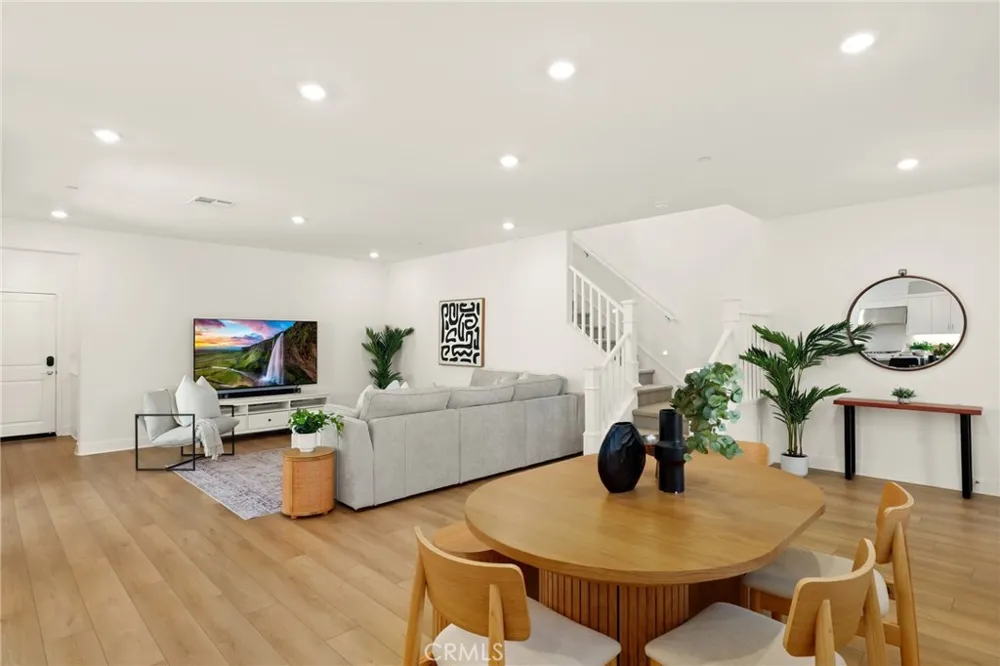 171 Junco Irvine, CA 92618