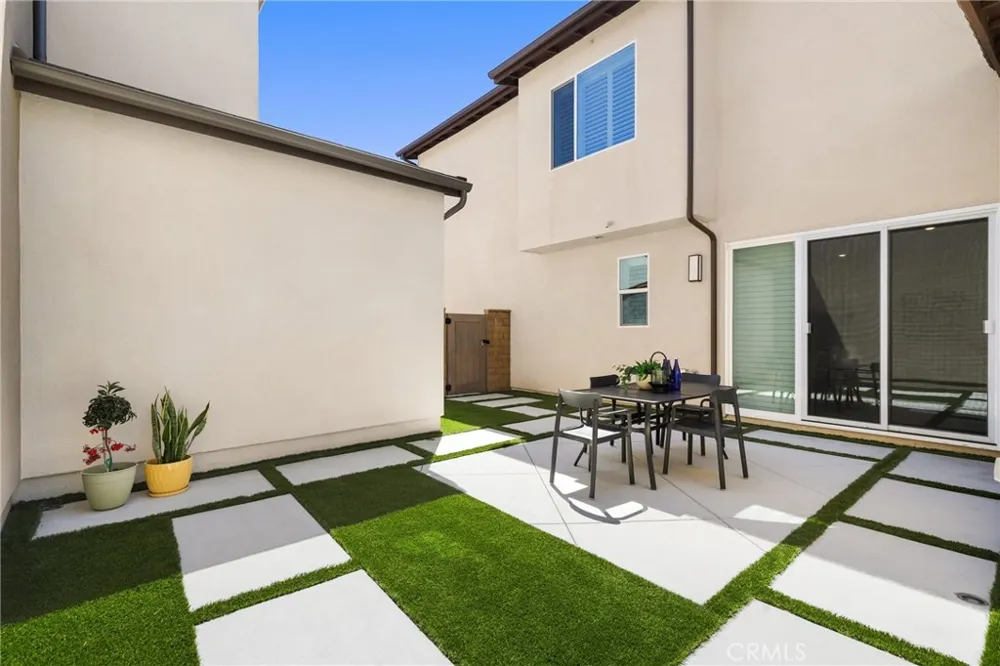 171 Junco Irvine, CA 92618