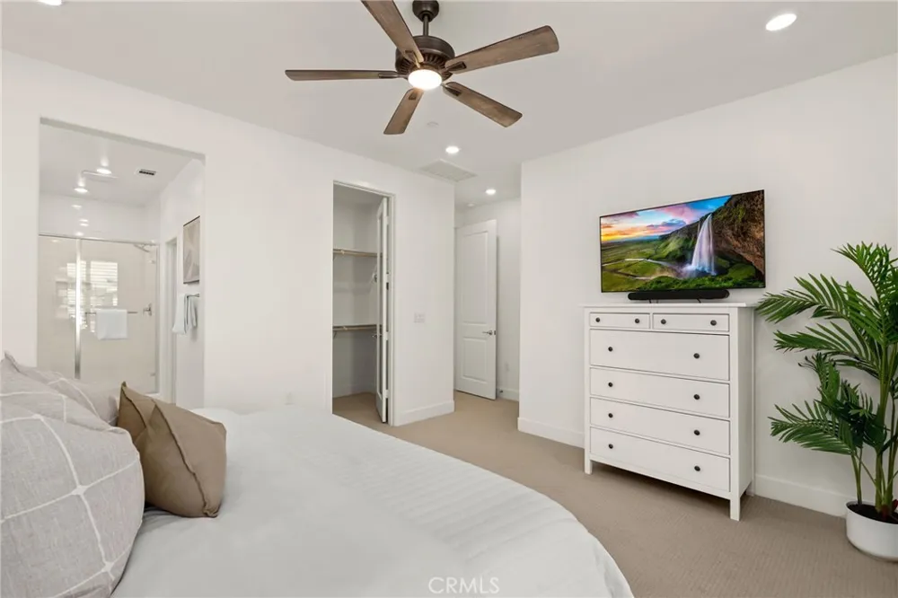 171 Junco Irvine, CA 92618