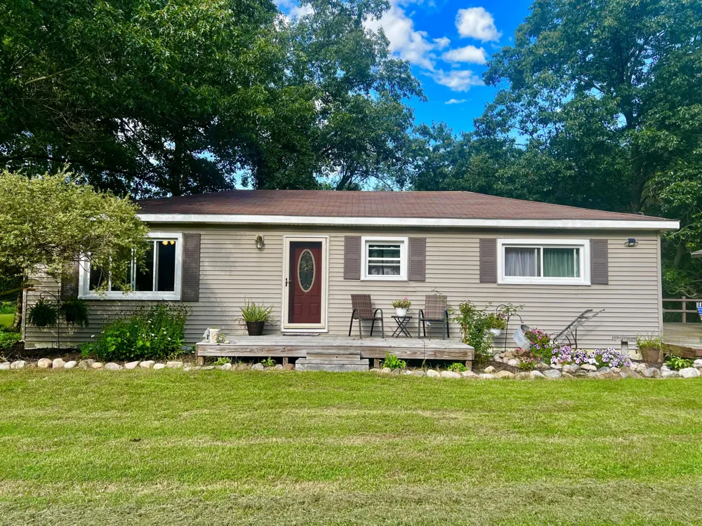 3979 W Bacon Road Hillsdale, MI 49242