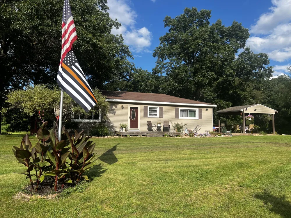 3979 W Bacon Road Hillsdale, MI 49242