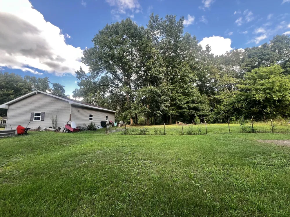 3979 W Bacon Road Hillsdale, MI 49242