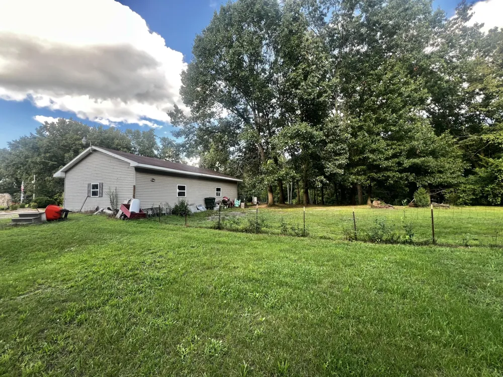 3979 W Bacon Road Hillsdale, MI 49242