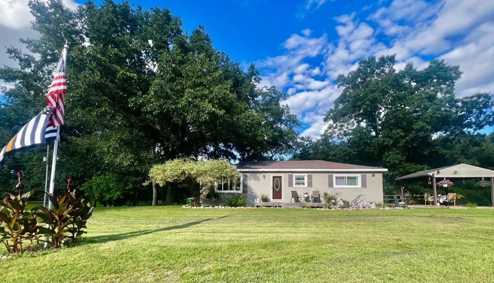 3979 W Bacon Road Hillsdale, MI 49242