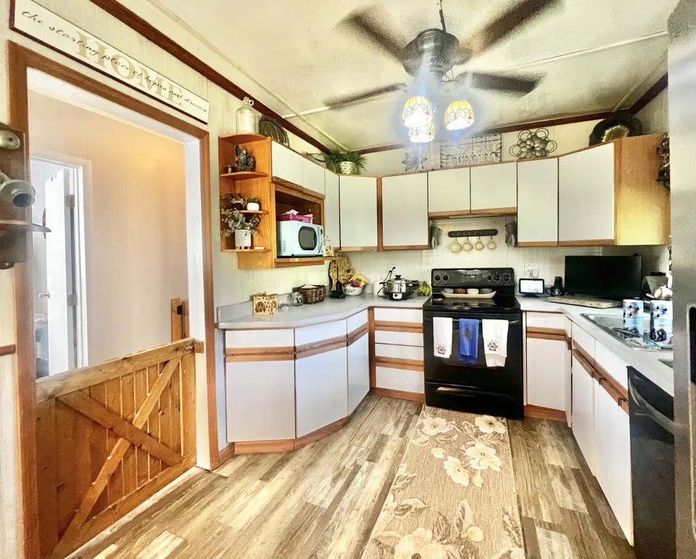 3979 W Bacon Road Hillsdale, MI 49242