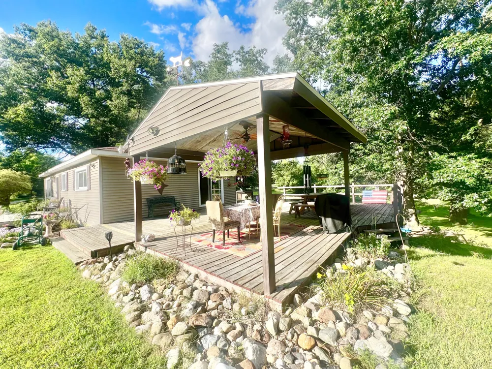 3979 W Bacon Road Hillsdale, MI 49242