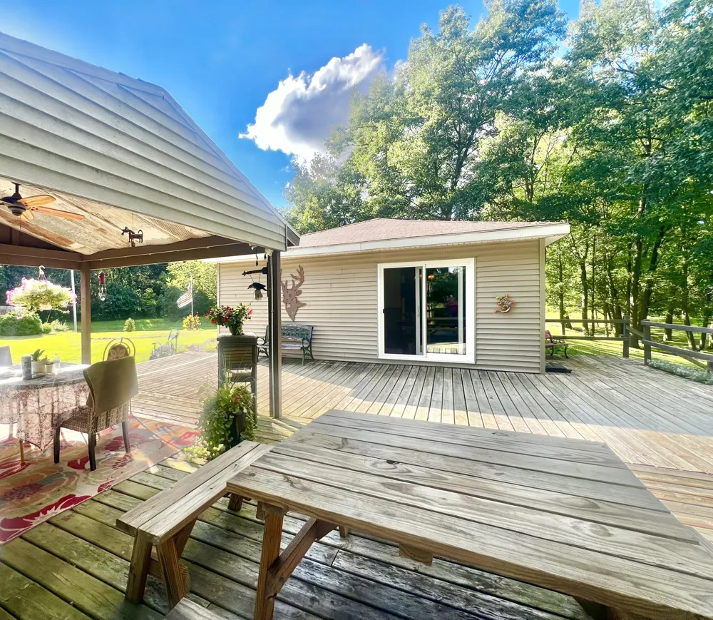 3979 W Bacon Road Hillsdale, MI 49242