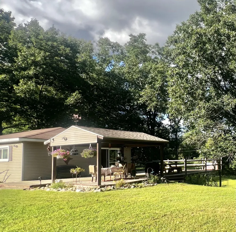 3979 W Bacon Road Hillsdale, MI 49242
