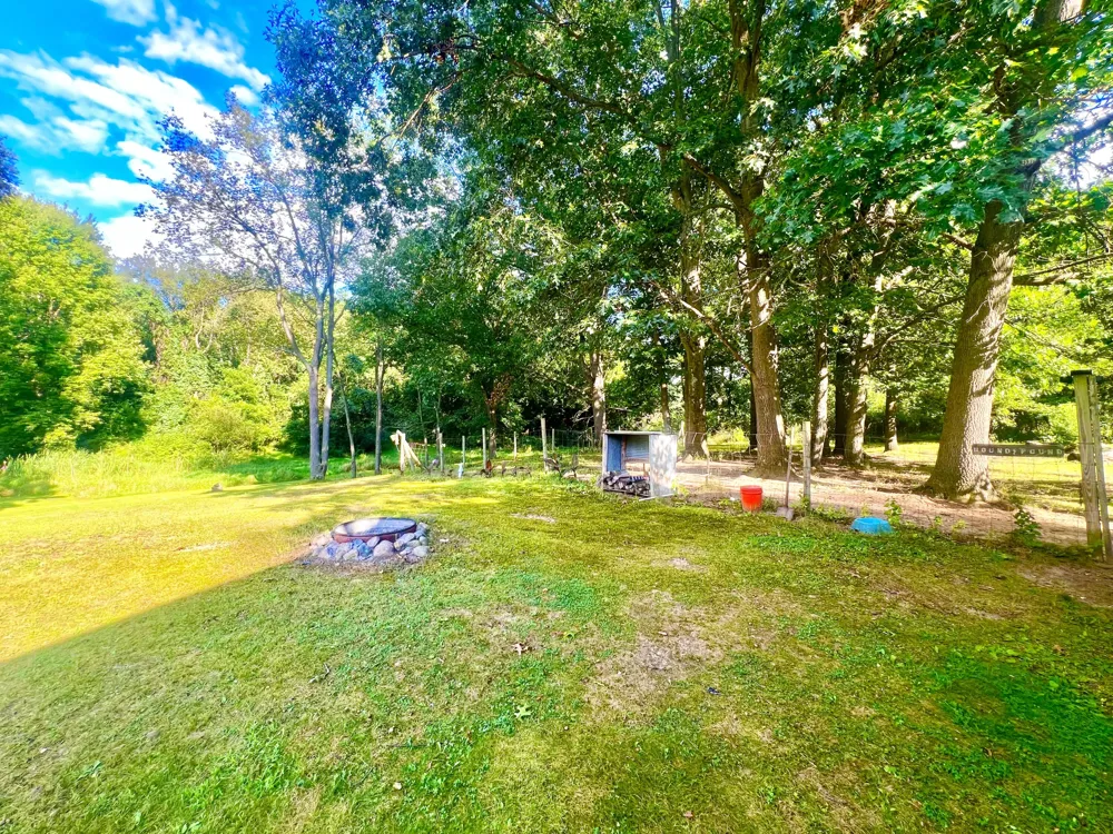 3979 W Bacon Road Hillsdale, MI 49242