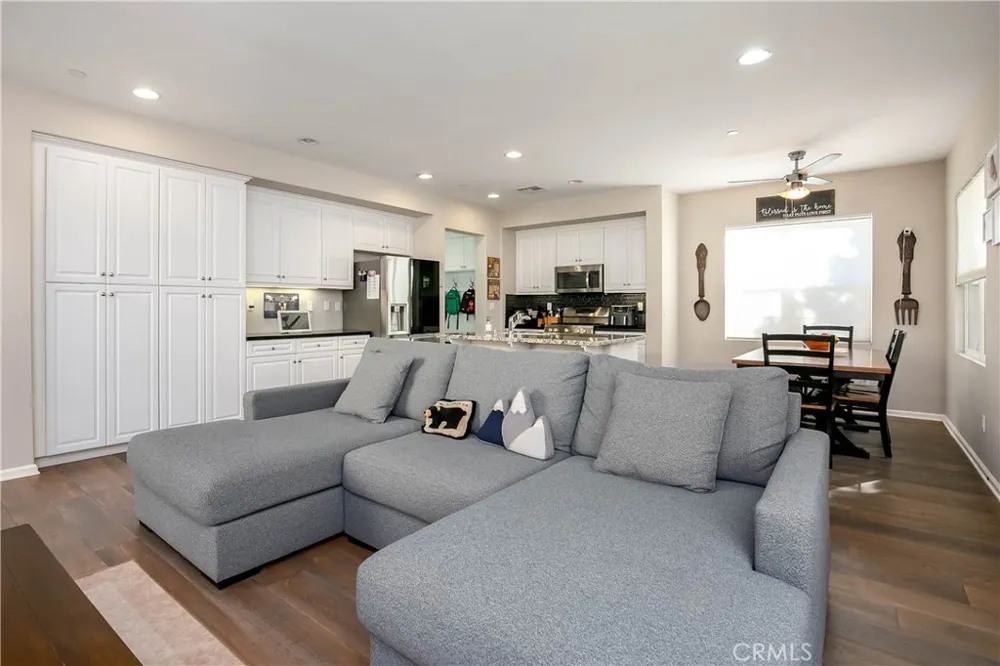 21716 Propello Saugus, CA 91350