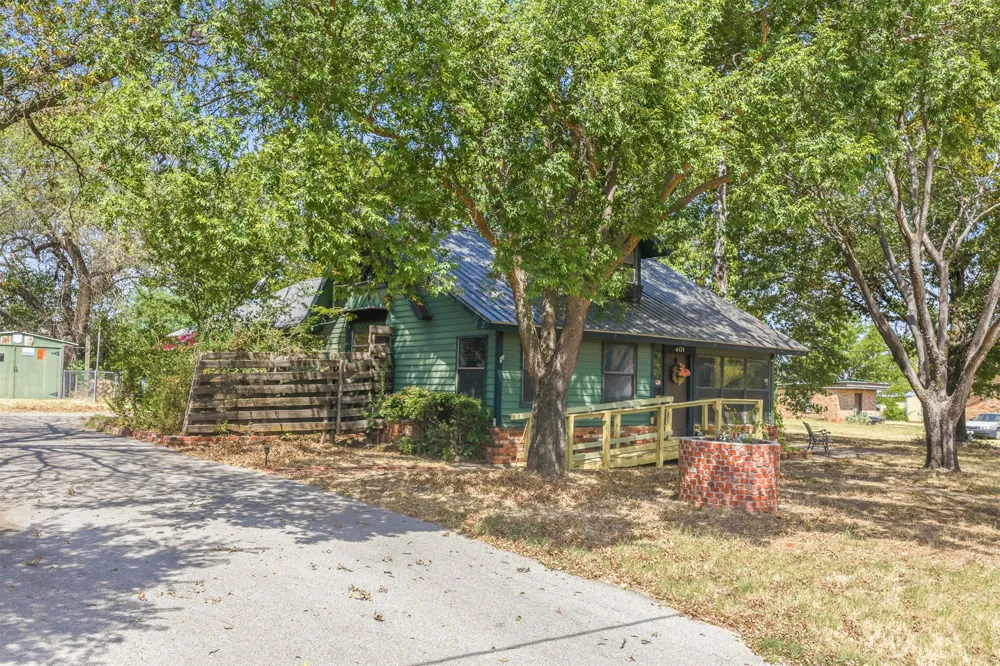 401 S 10th Street Comanche, OK 73529