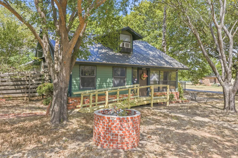 401 S 10th Street Comanche, OK 73529