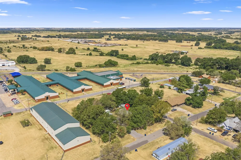 401 S 10th Street Comanche, OK 73529