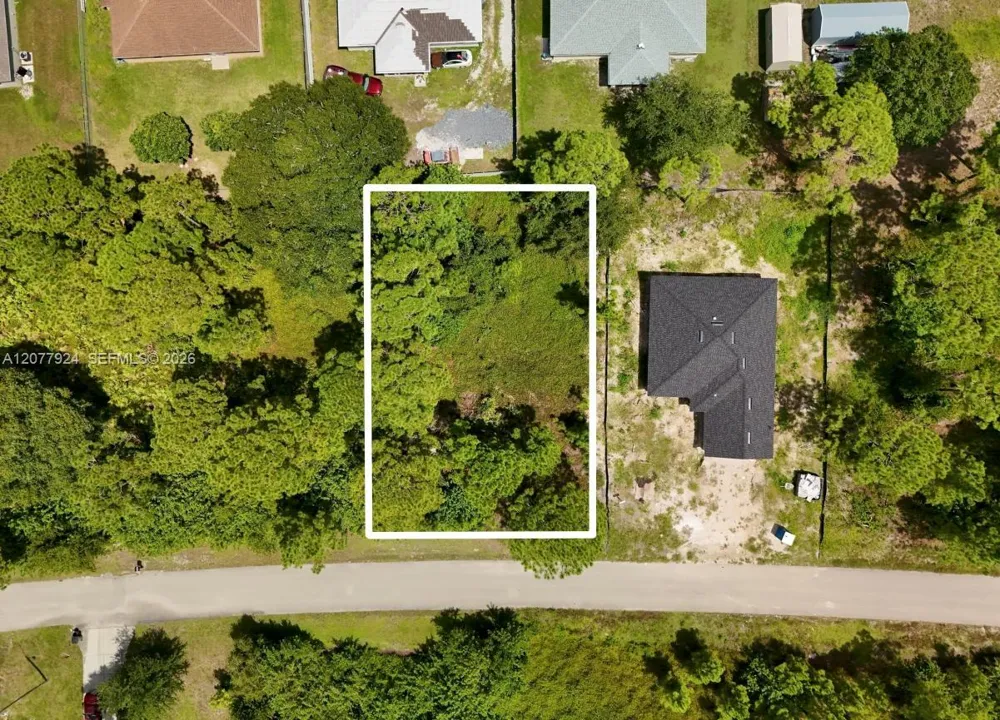 523 SUMMIT AVE Lehigh Acres, FL 33974
