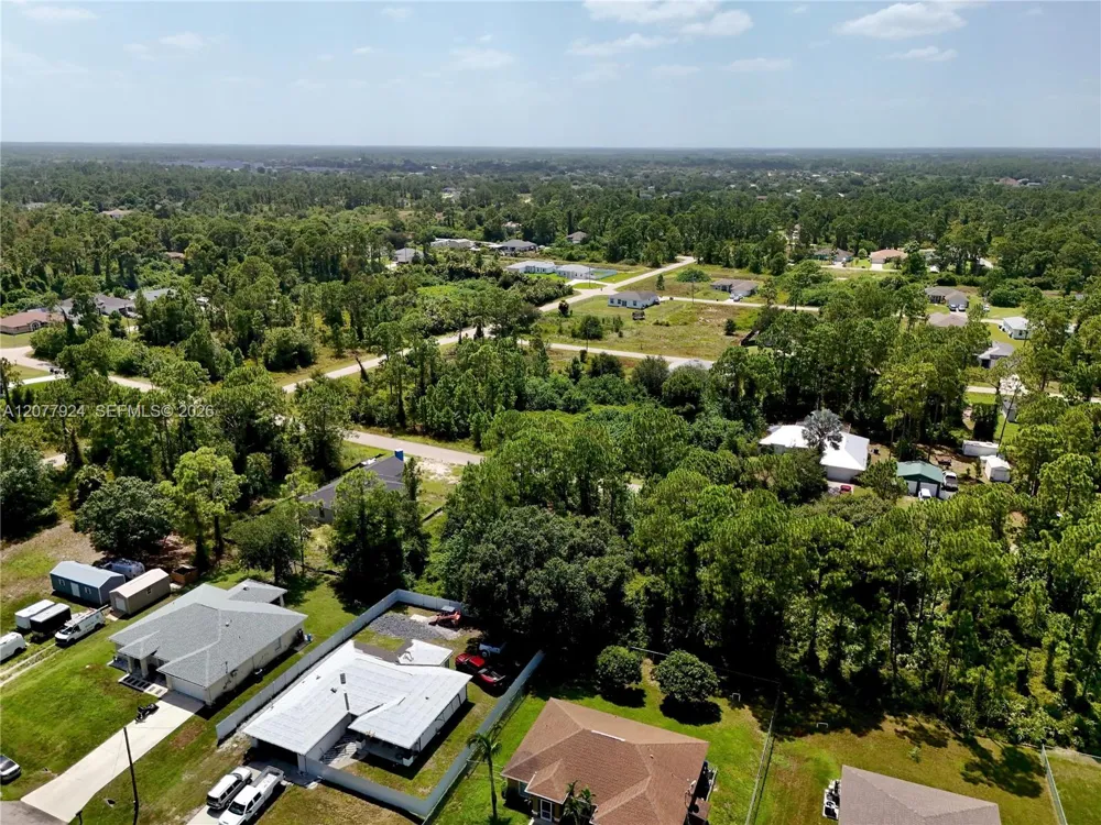 523 SUMMIT AVE Lehigh Acres, FL 33974
