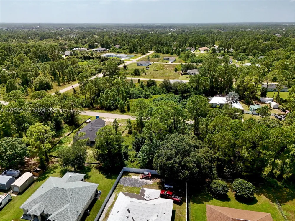 523 SUMMIT AVE Lehigh Acres, FL 33974