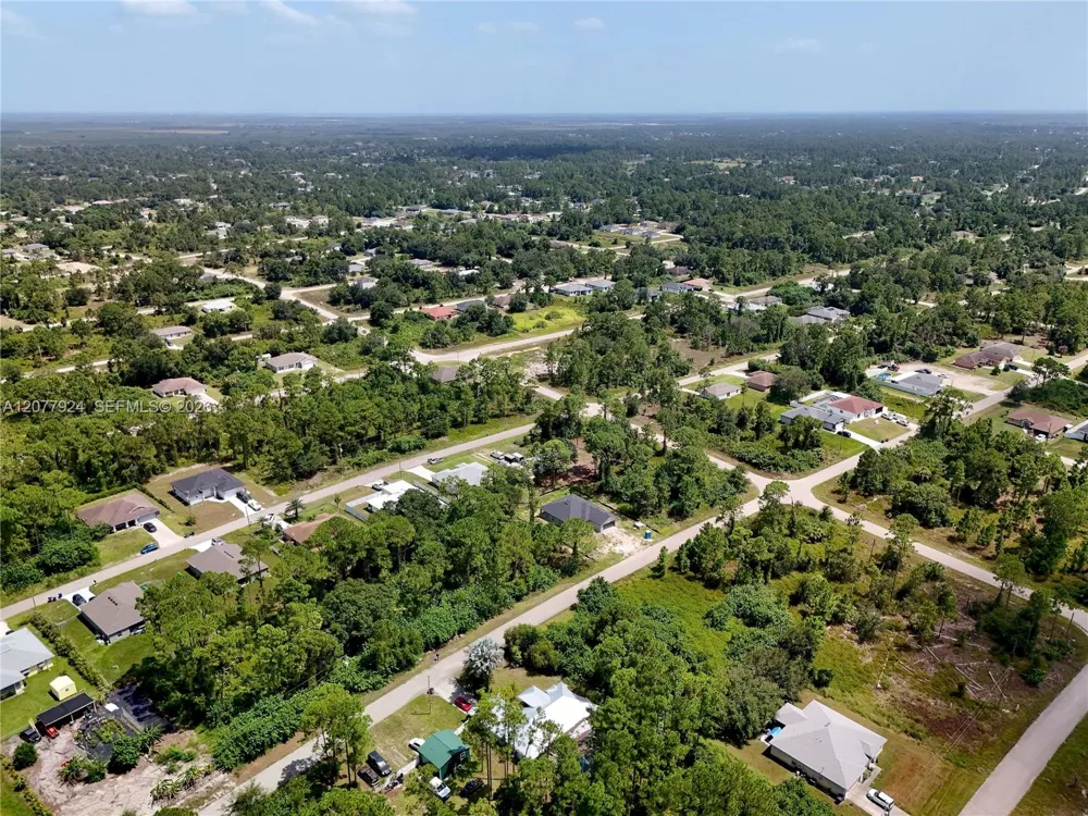 523 SUMMIT AVE Lehigh Acres, FL 33974