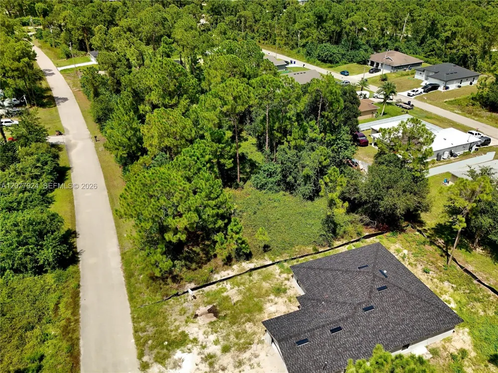 523 SUMMIT AVE Lehigh Acres, FL 33974