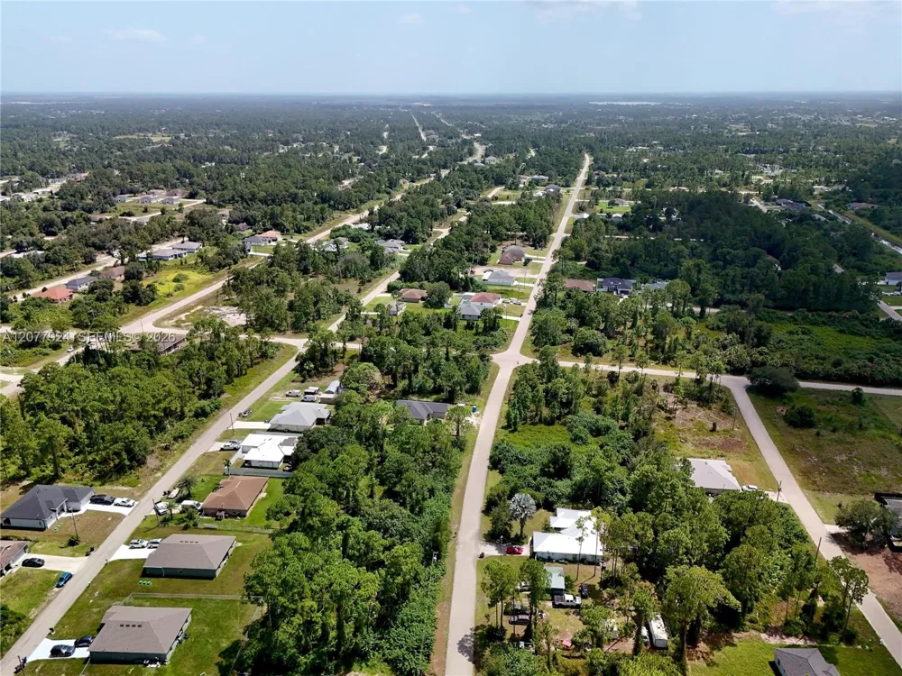 523 SUMMIT AVE Lehigh Acres, FL 33974