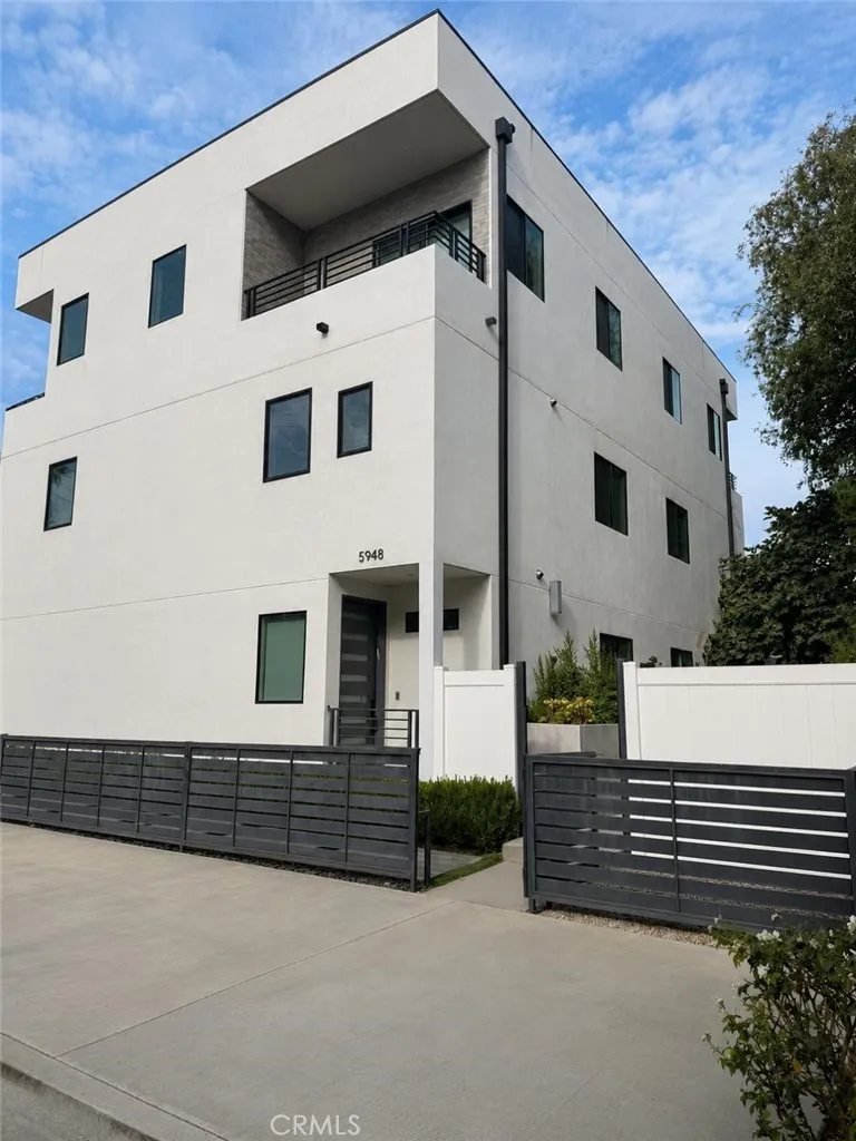 5948 CANTALOUPE STREET Valley Glen, CA 91401