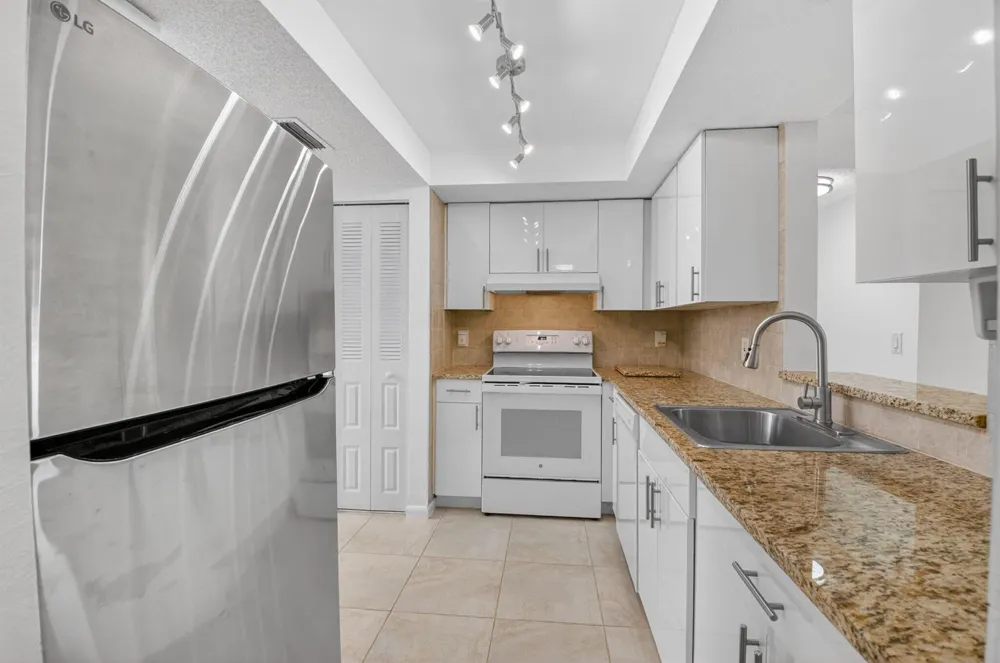 10 Willowbrook Lane #207 Delray Beach, FL 33446