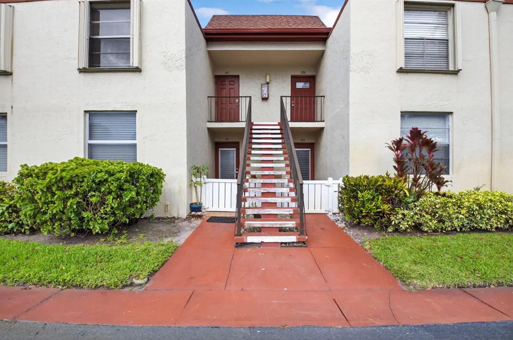 10 Willowbrook Lane #207 Delray Beach, FL 33446